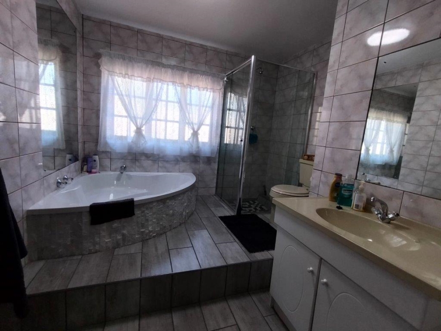 4 Bedroom Property for Sale in Oos Einde North West
